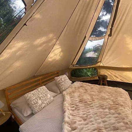 Luxusní stan Hvězdný Glamping Manetin