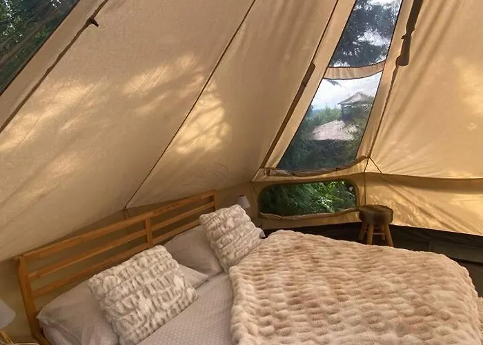 Campismo de Luxo Hvezdny Glamping Manetin